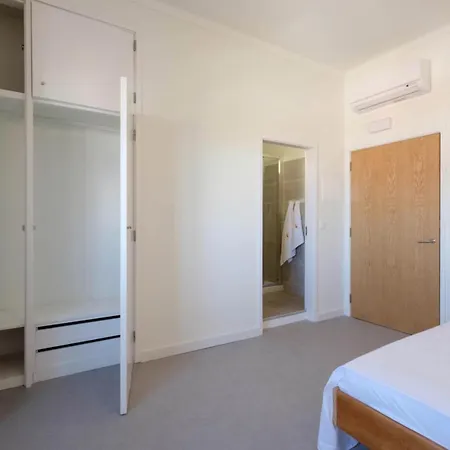 Studentville Academia Bed & Breakfast