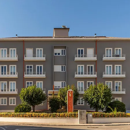 Studentville Academia Bed and Breakfast