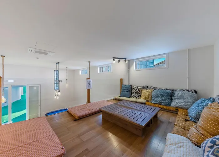 Studentville Academia 3*